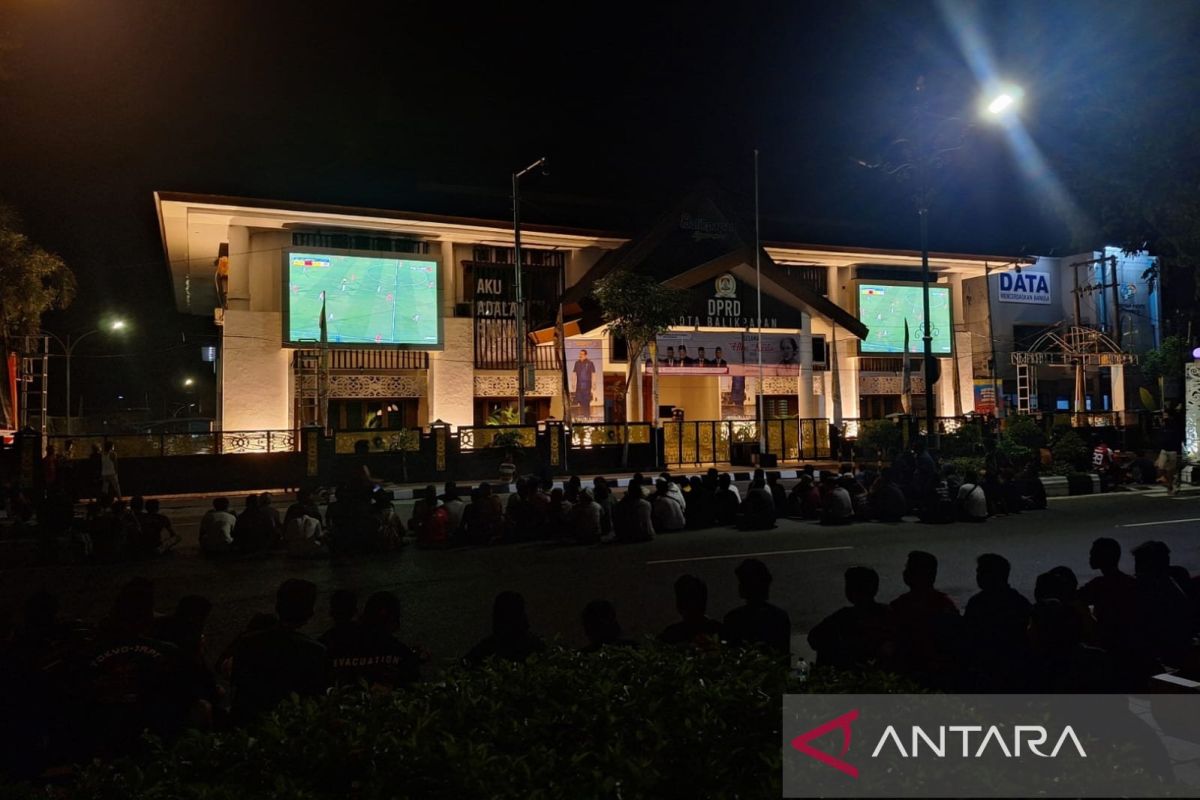 Warga Balikpapan antusias saksikan Timnas Indonesia di videotron