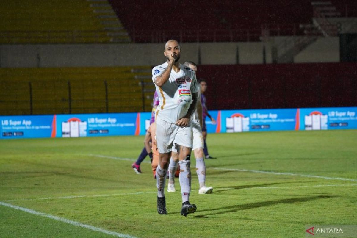 Persija menang 1-0 atas Rans dengan diwarnai kartu merah Gustavo