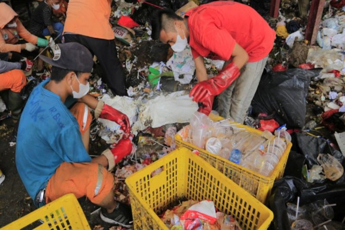 Satu ton sampah organik di Tangerang setiap hari diolah jadi pakan ternak