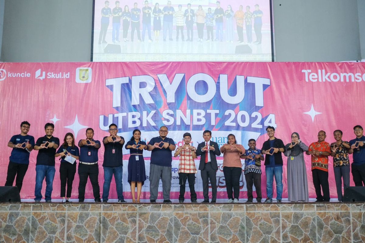 Telkomsel-Kuncie selenggarakan "Tryout UTBK SNBT 2024" untuk Papua
