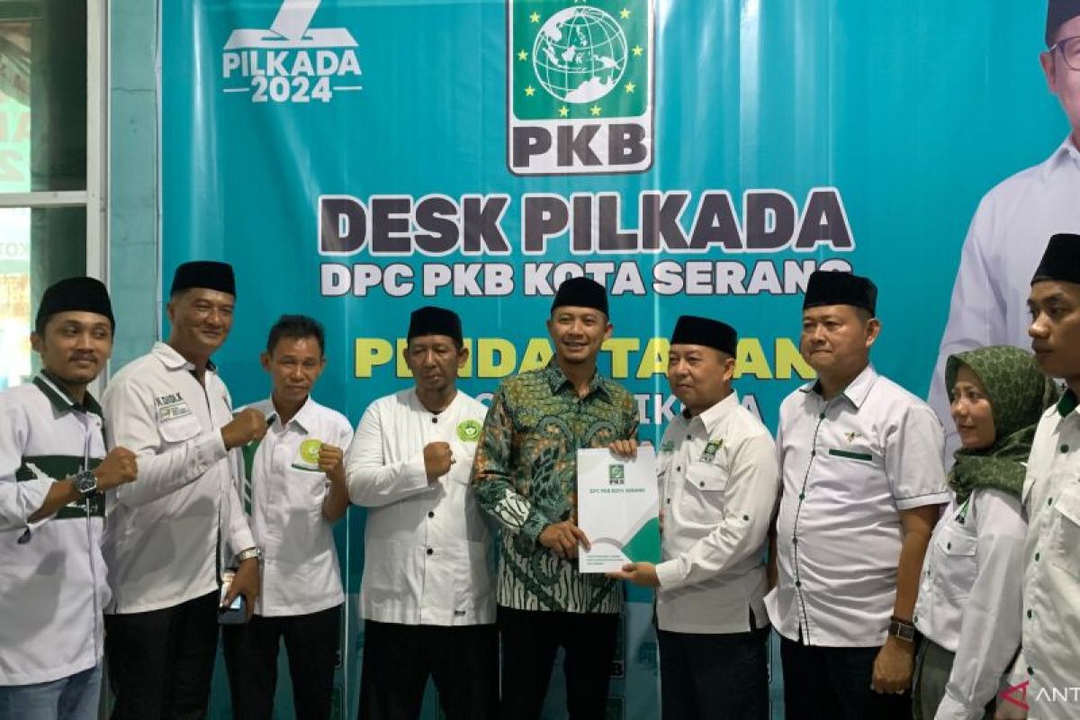 Kadis DinkopUKMPerindag Wahyu Nurjamil daftar calon Wali Kota Serang