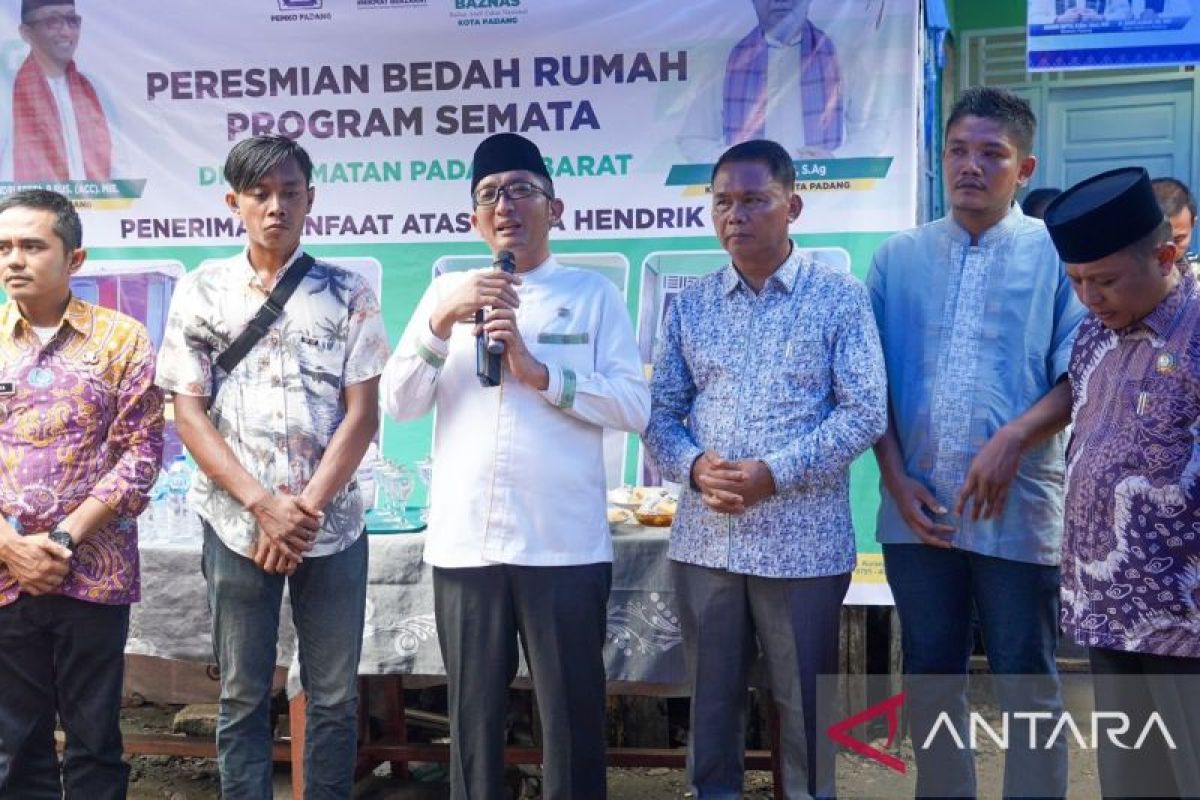 Resmikan Rumah SEMATA Padang Barat, Hendri Septa Dapat Pelukan Bahagia dari Rahmat