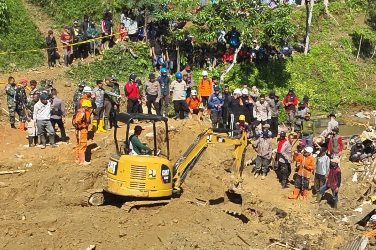 Tim SAR temukan tiga korban longsor di Banjarwangi Garut