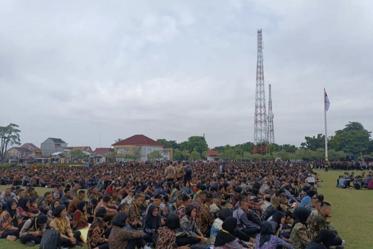 Ribuan pendaftar calon polisi ikut tes kesehatan di Mapolda Riau