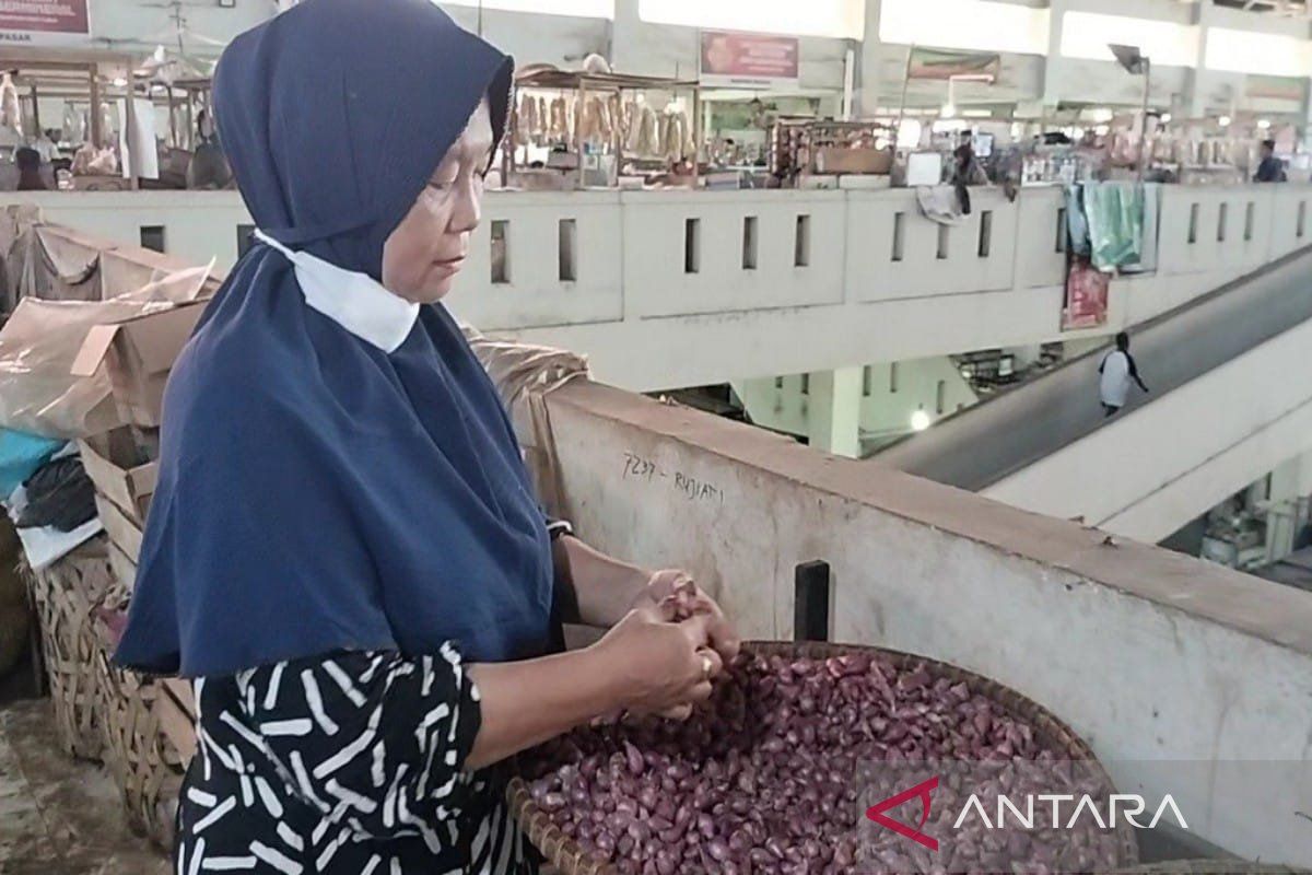 Pemkab Batang komitmen tekan kenaikan harga bawang merah  di pasaran
