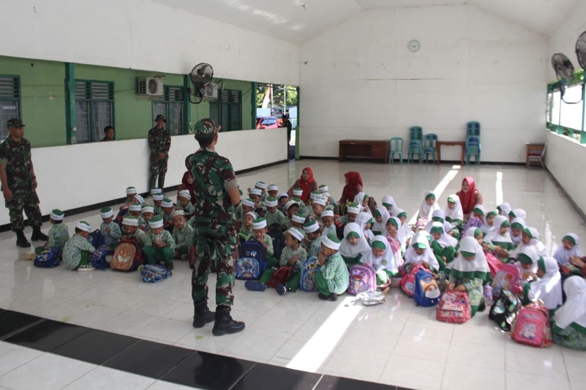 Anak-anak RA Nurul Huda datangi Makodim 1001/HSU-BLG