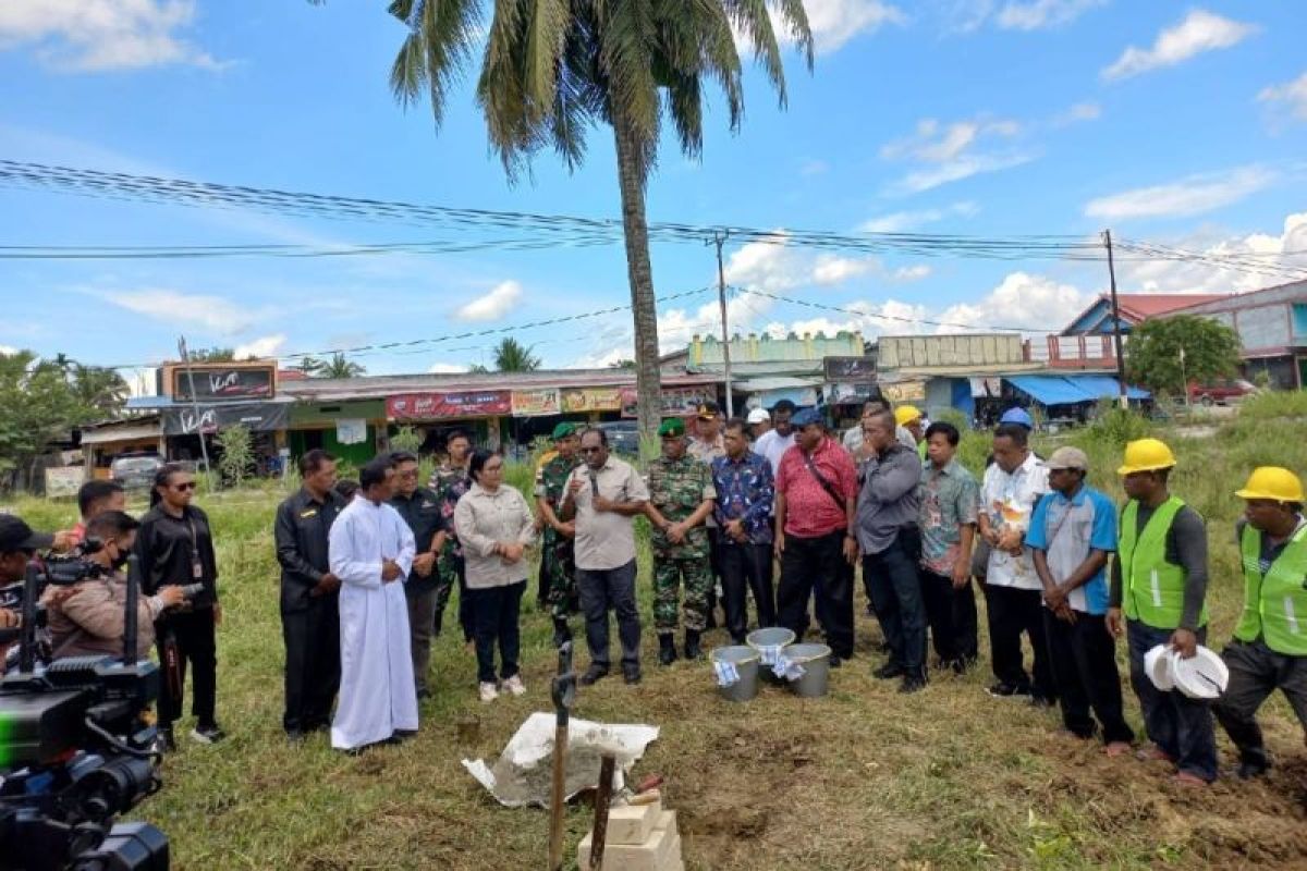 Bupati Gusbager: Pembangunan videotron peluasan penyebaran informasi Keerom