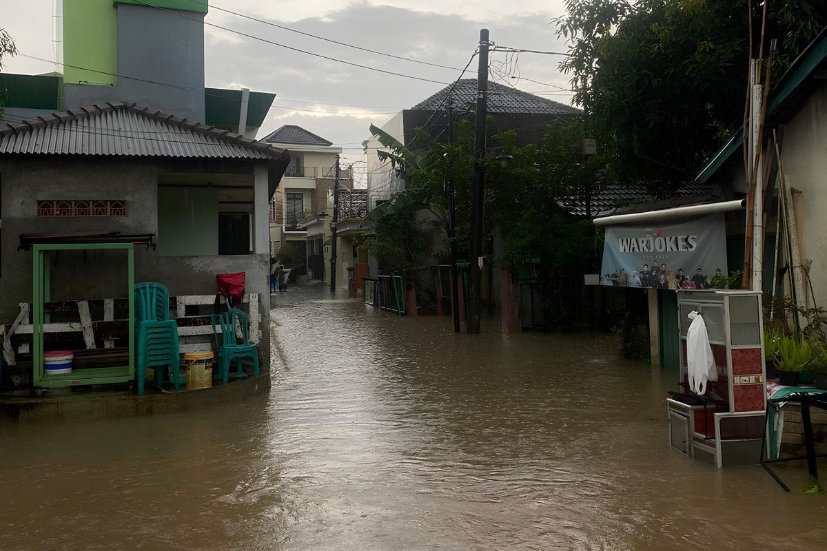 Puluhan rumah di Binong Permai Curug Tangerang terendam banjir