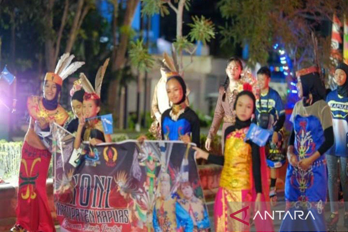 Ribuan peserta semarakkan Pawai Karnaval Budaya di Kapuas