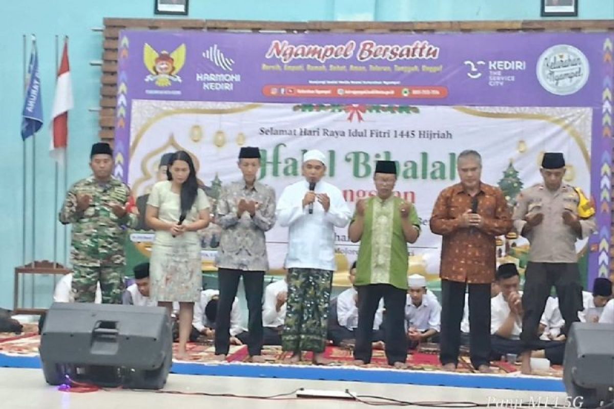 Kelurahan Ngampel Kediri halal bihalal antarkomunitas