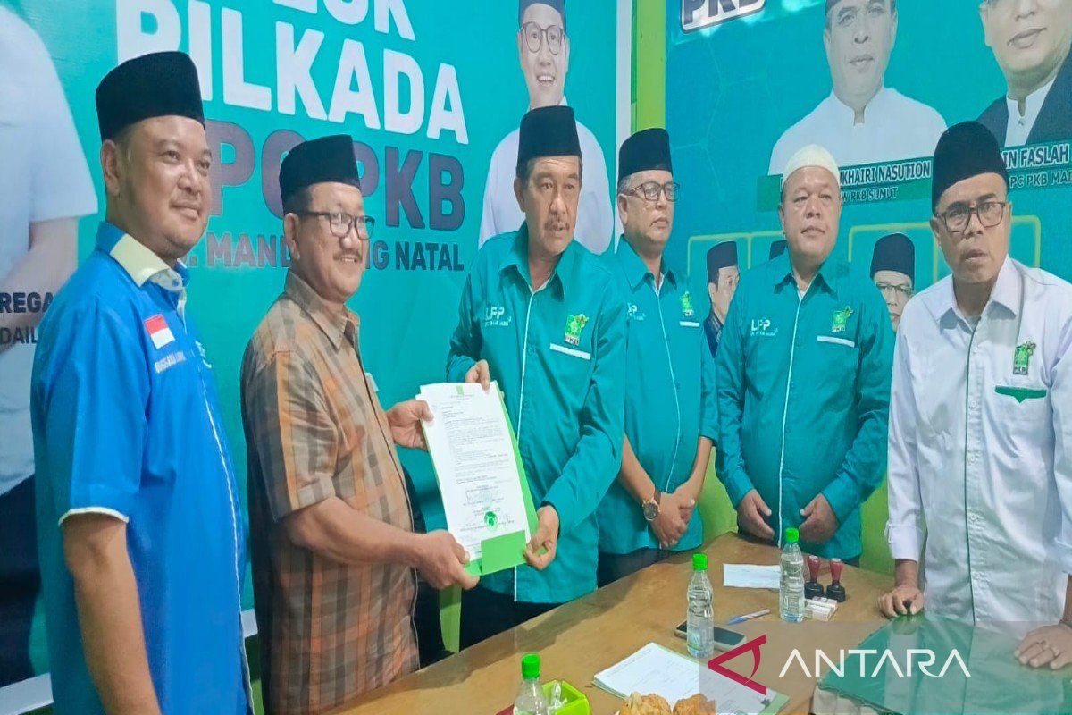 Zubeir Lubis antarkan berkas pendaftaran Endar Sutan Lubis ke PKB