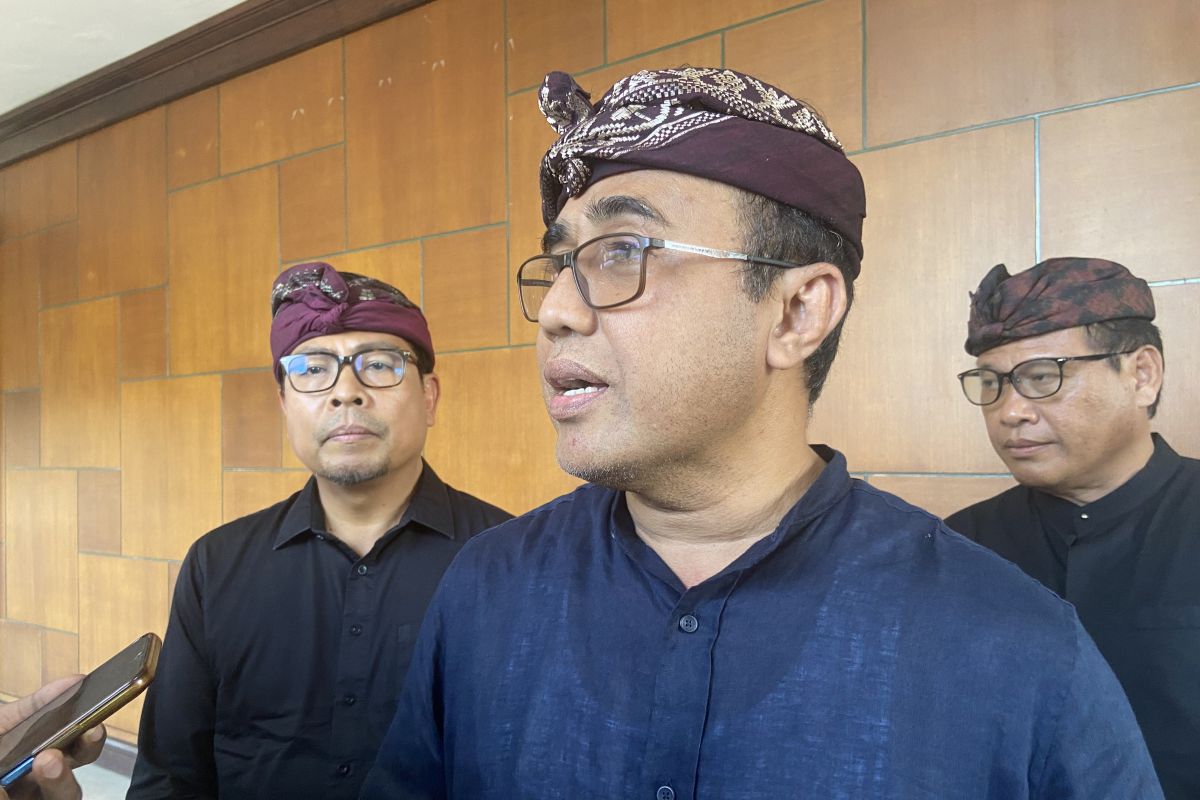 Wali Kota Denpasar ungkap tak ada peraturan soal jam buka warung Madura