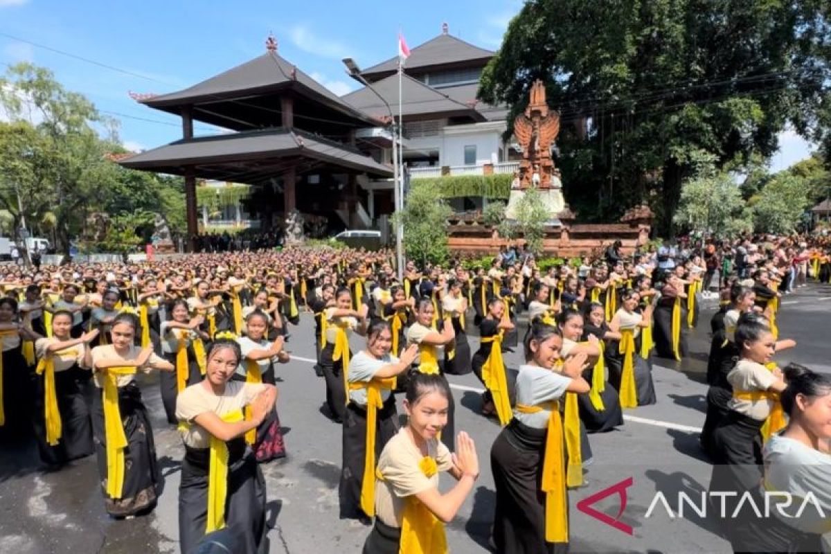 International Dance Day celebrated in Bali with thousands of dancers