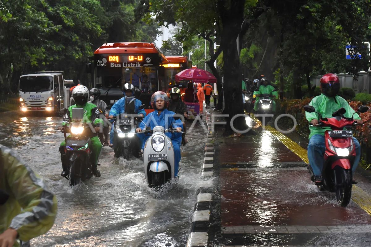 Mayoritas kota besar di Indonesia turun hujan ringan hingga lebat