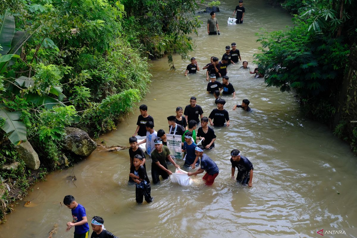 Musim hujan, BPBD ingatkan warga Temanggung bersihkan aliran sungai