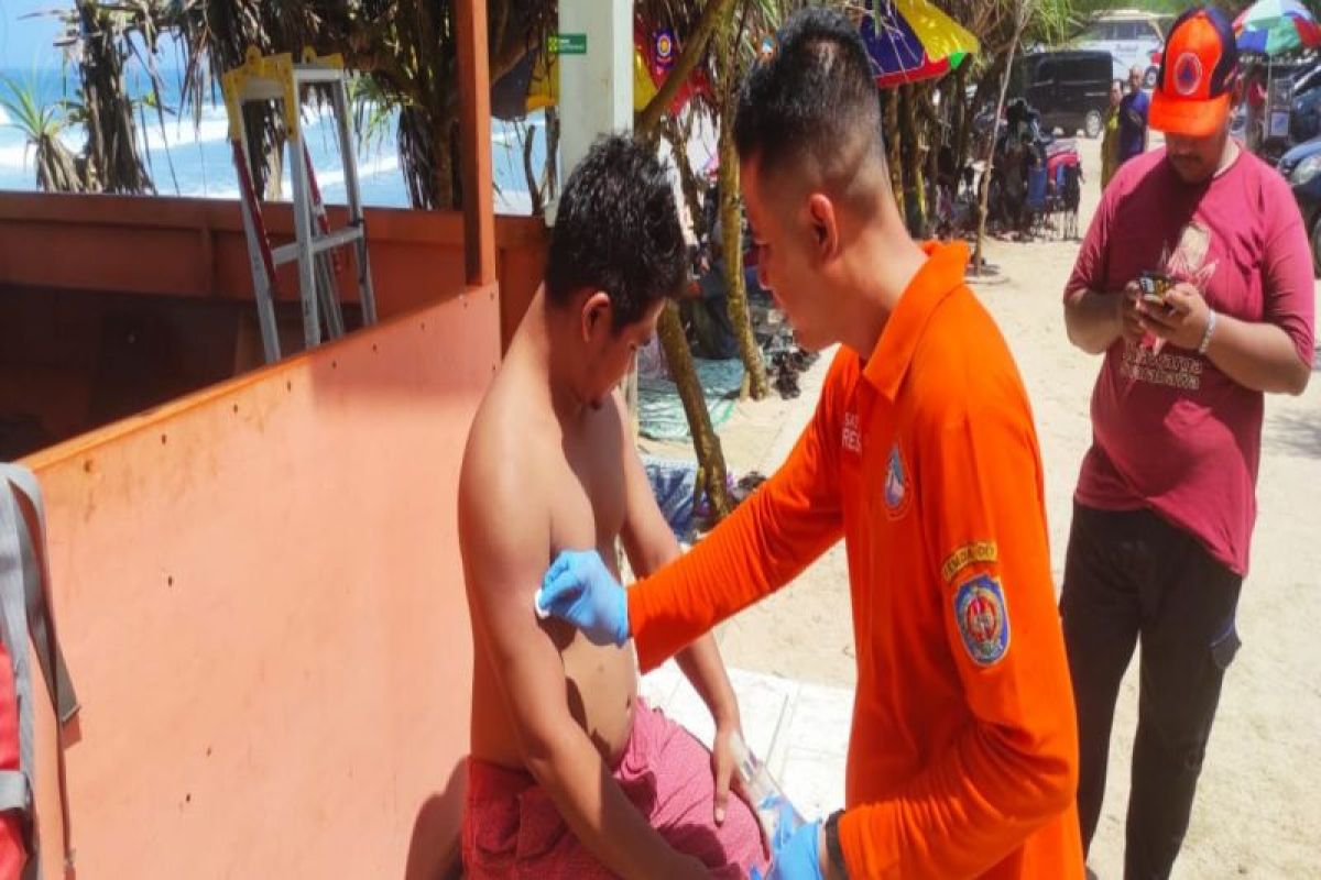 Sembilan wisatawan di Pantai Krakal Gunungkidul tersengat ubur-ubur