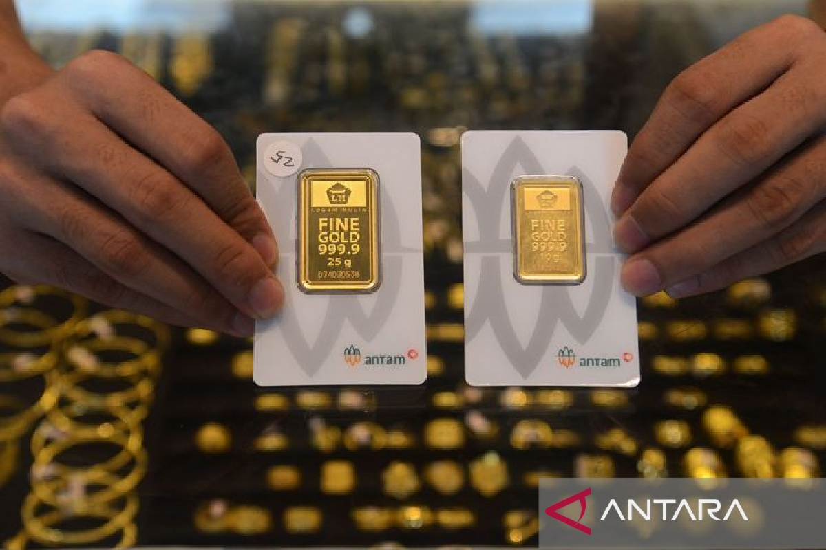 Harga emas Antam  turun tipis jadi Rp1,357 juta per gram