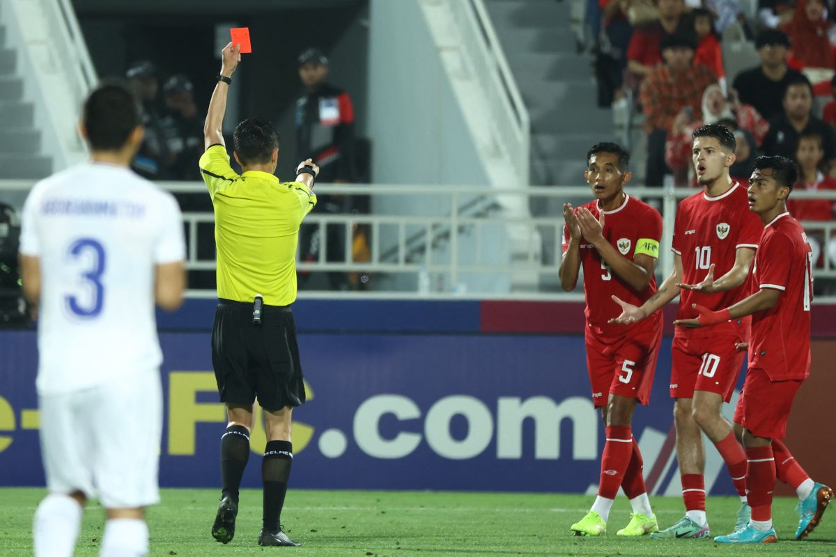 Pengamat nilai wasit AFC kembali rugikan timnas Indonesia U-23 pada semifinal Piala Asia