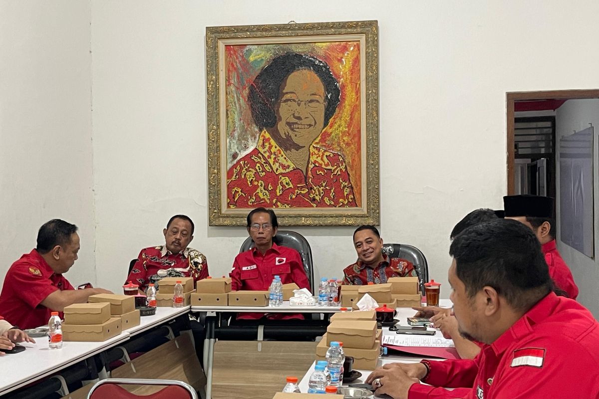Eri Cahyadi-Armuji ikut seleksi ke PDIP untuk Pilkada Surabaya