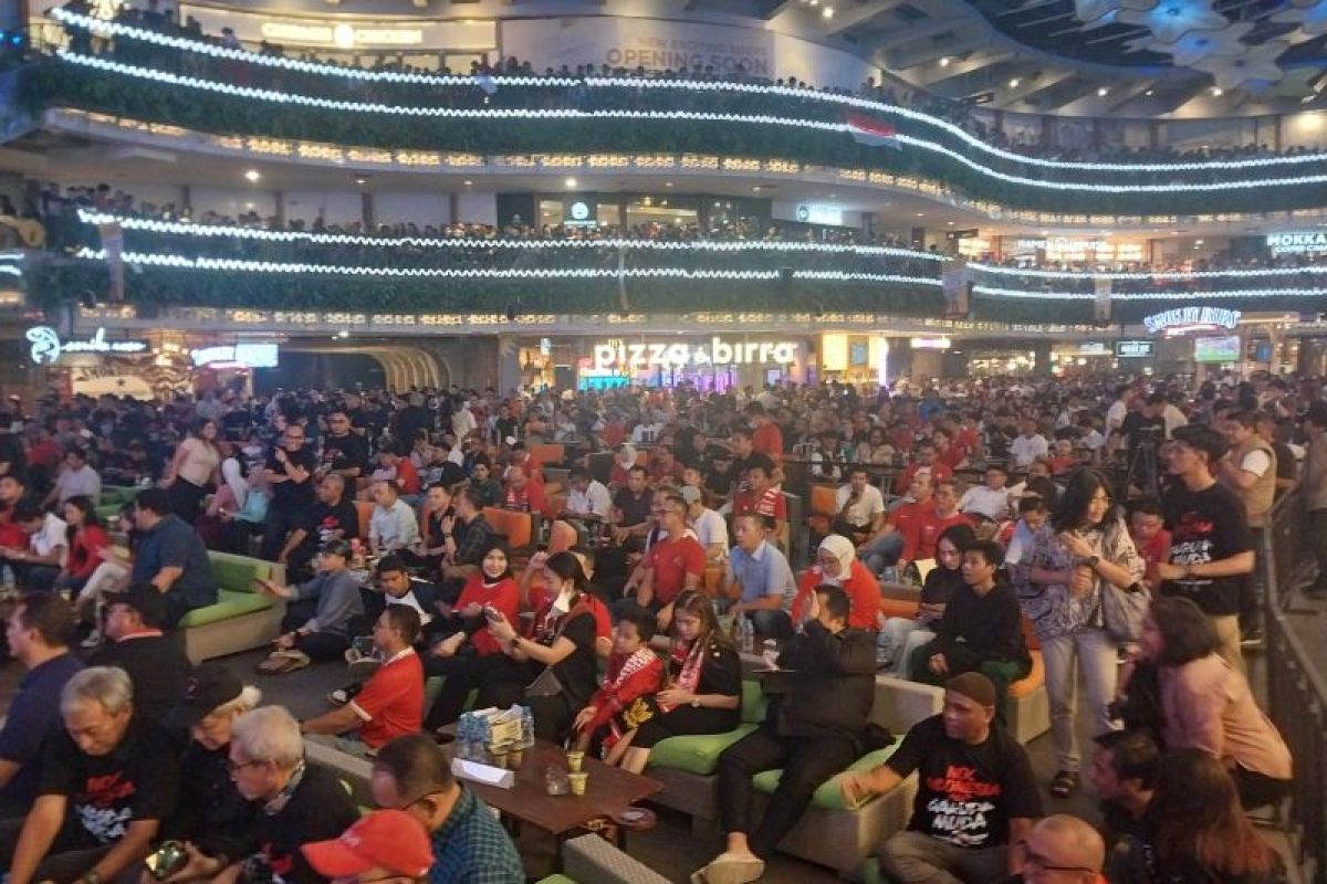 Warga padati Lippo Plaza Kemang untuk nobar bareng Ketua KOI dan PABSI