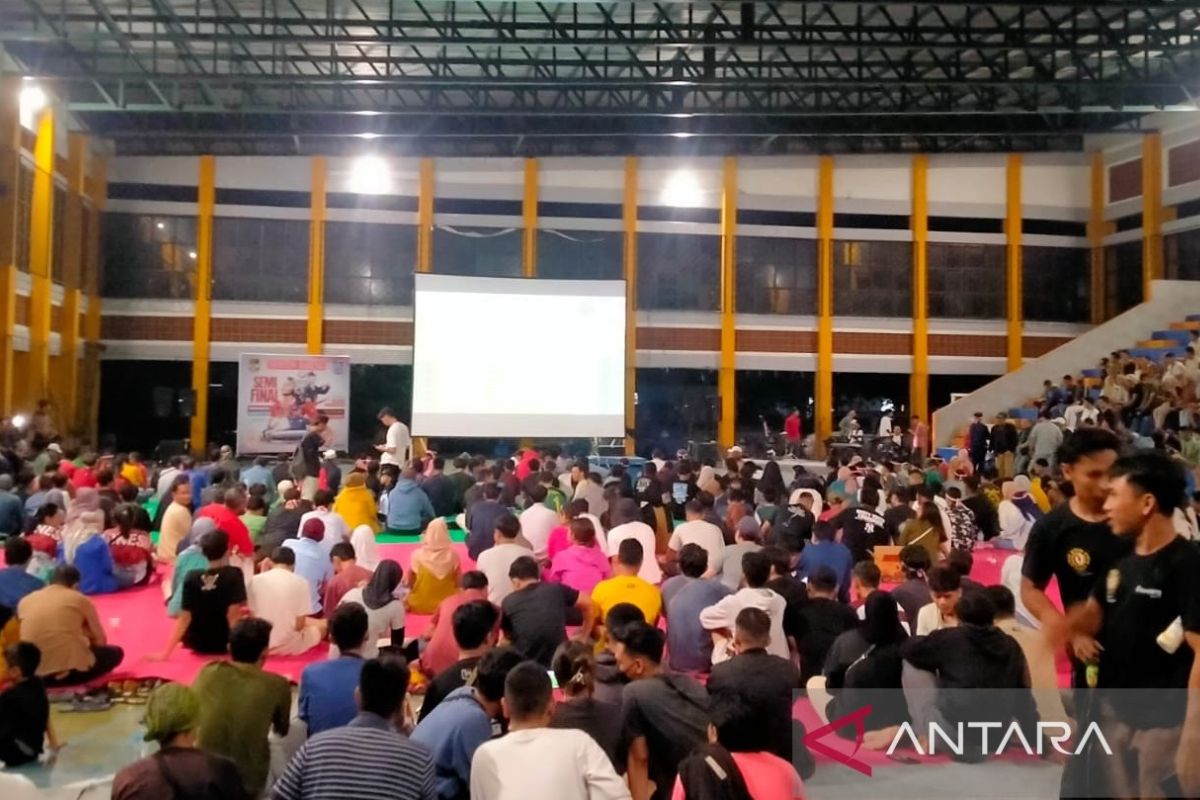 Semalam, lokasi nobar di Kota Mataram dipadati penonton