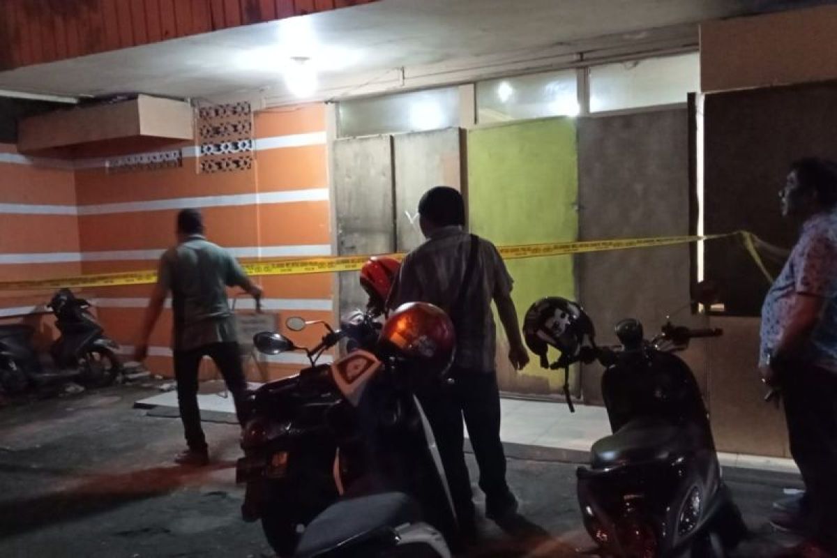 Polisi periksa sampel makanan RM Padang berisi belatung