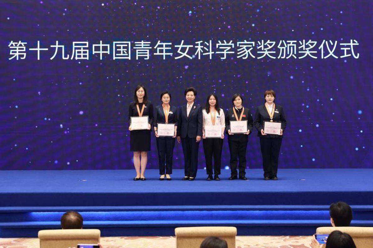 China anugerahkan penghargaan kepada ilmuwan wanita muda