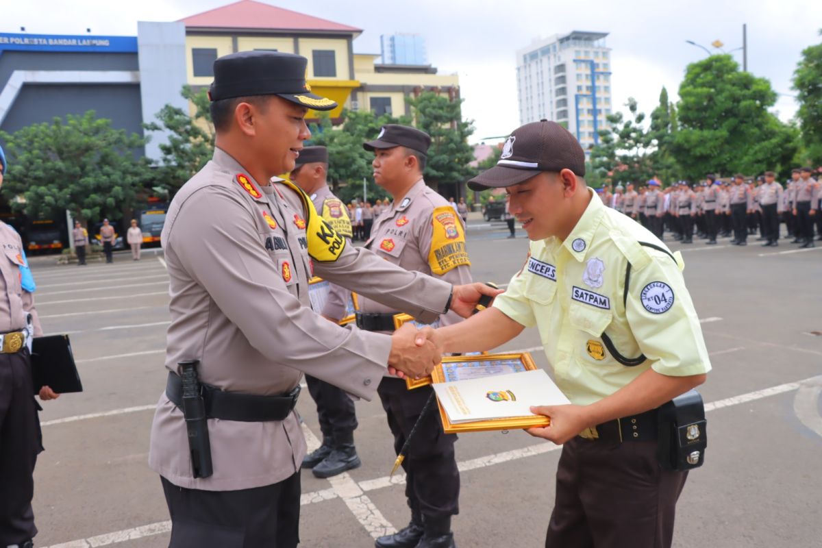 Gagalkan aksi curanmor, Kapolresta Bandarlampung berikan penghargaan kepada satpam