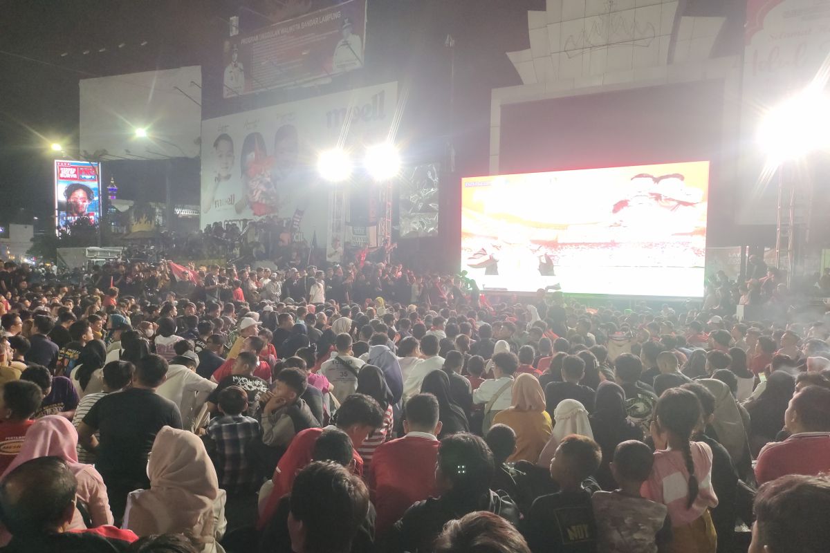 Warga Bandar Lampung padati Tugu Gajah nobar Indonesia vs Uzbekistan