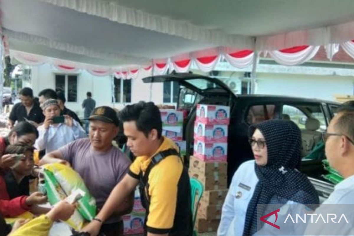 Pj Walikota Lusje hadiri kegiatan operasi pasar murah Pemkot Pangkalpinang