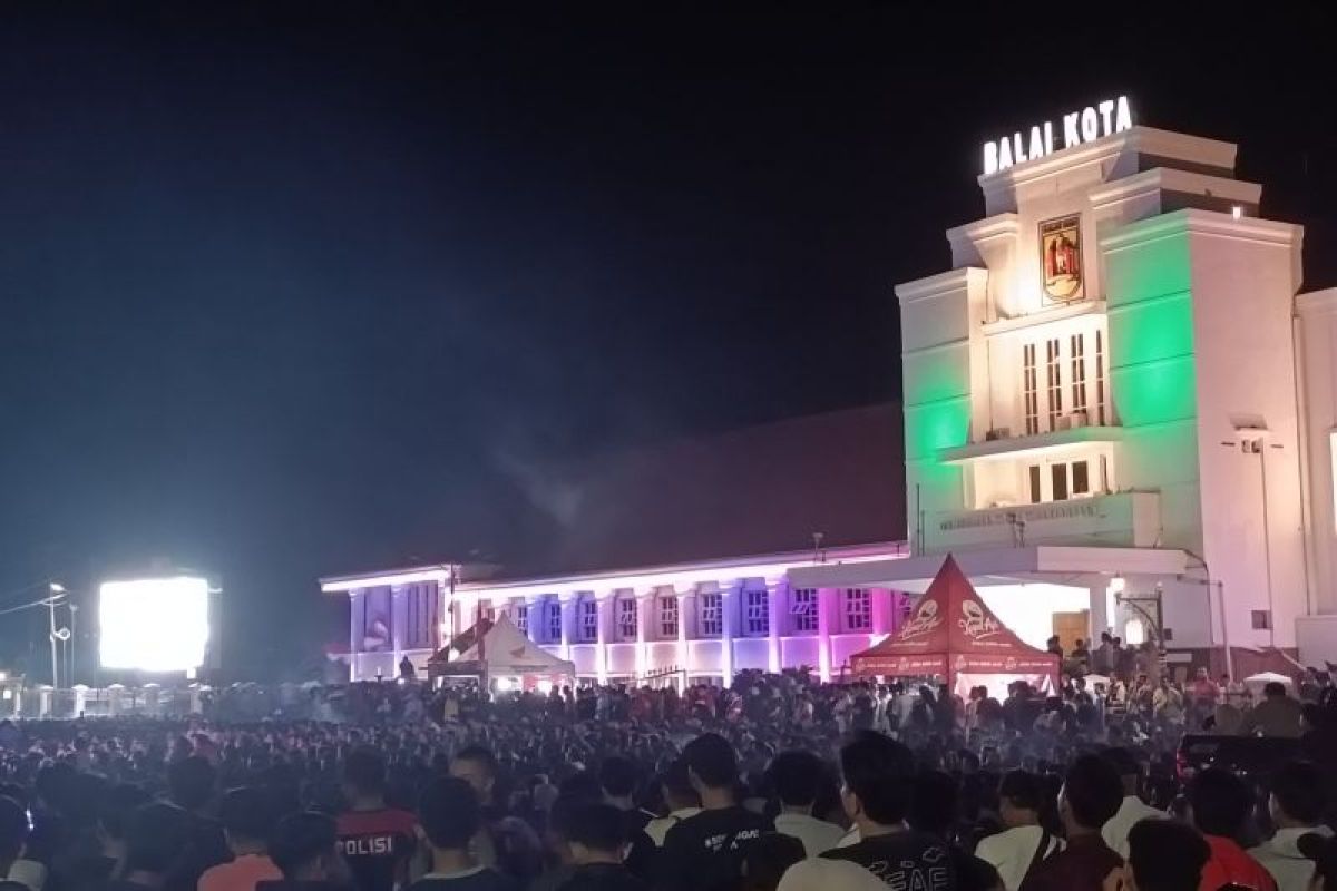 Wali Kota Aditya bersama ribuan warga 
