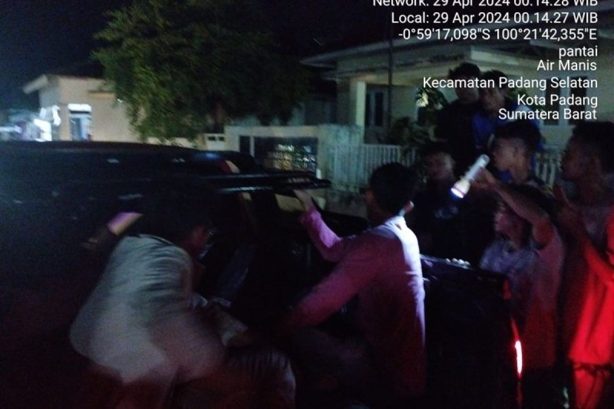 Petugas menemukan jasad pelajar tenggelam di Pantai Air Manis Padang