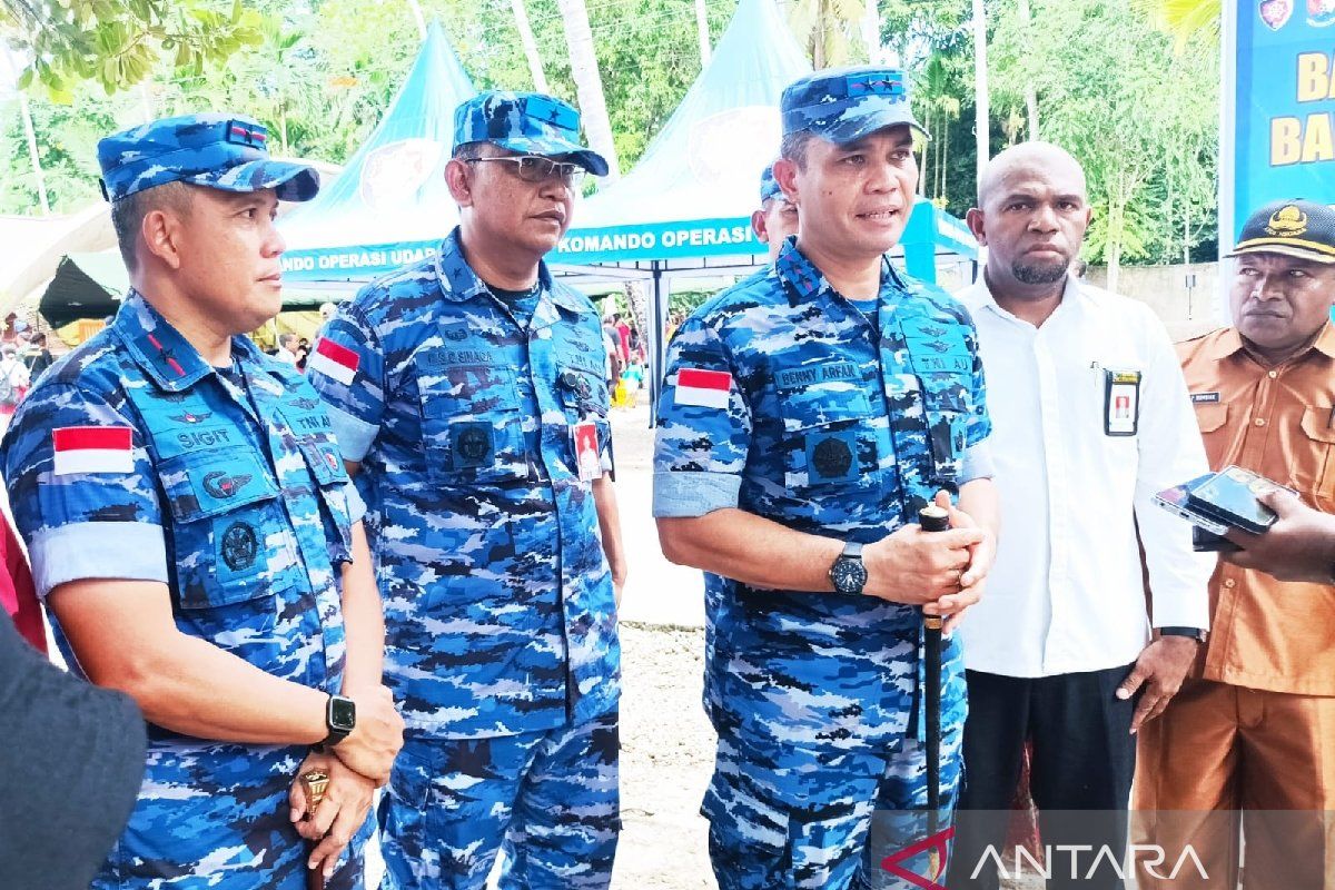 TNI AU berikan layanan kesehatan gratis warga Kampung Anggraidi Biak