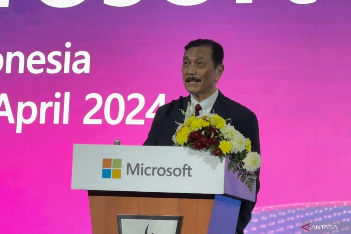 Luhut mengatakan Microsoft tidak akan menyesal berinvestasi di Indonesia