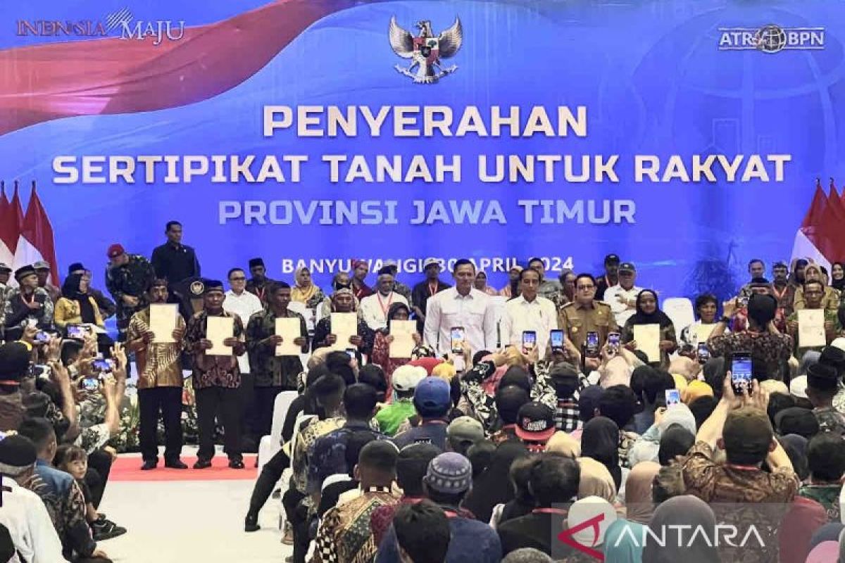 Menteri Agraria AHY dampingi Jokowi serahkan 10.323 sertifikat tanah