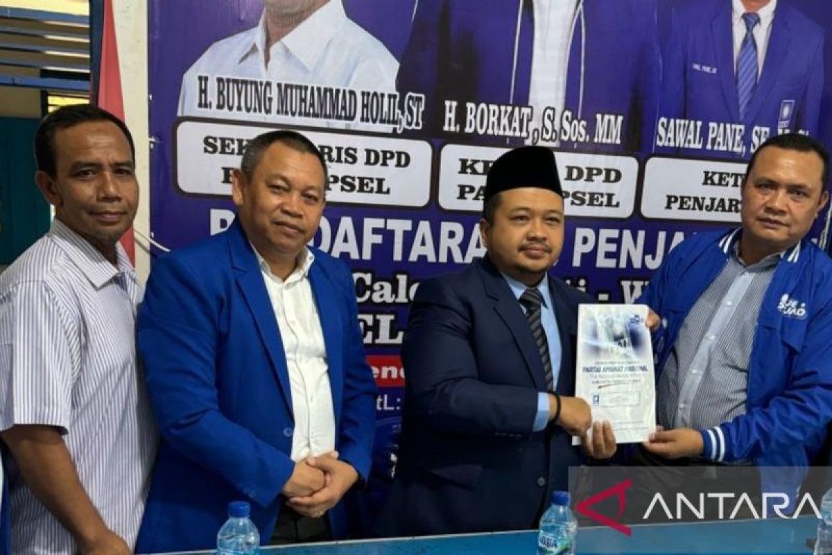 Bupati Tapsel Dolly Pasaribu sudah kembalikan formulir di dua partai, hari ini di PAN