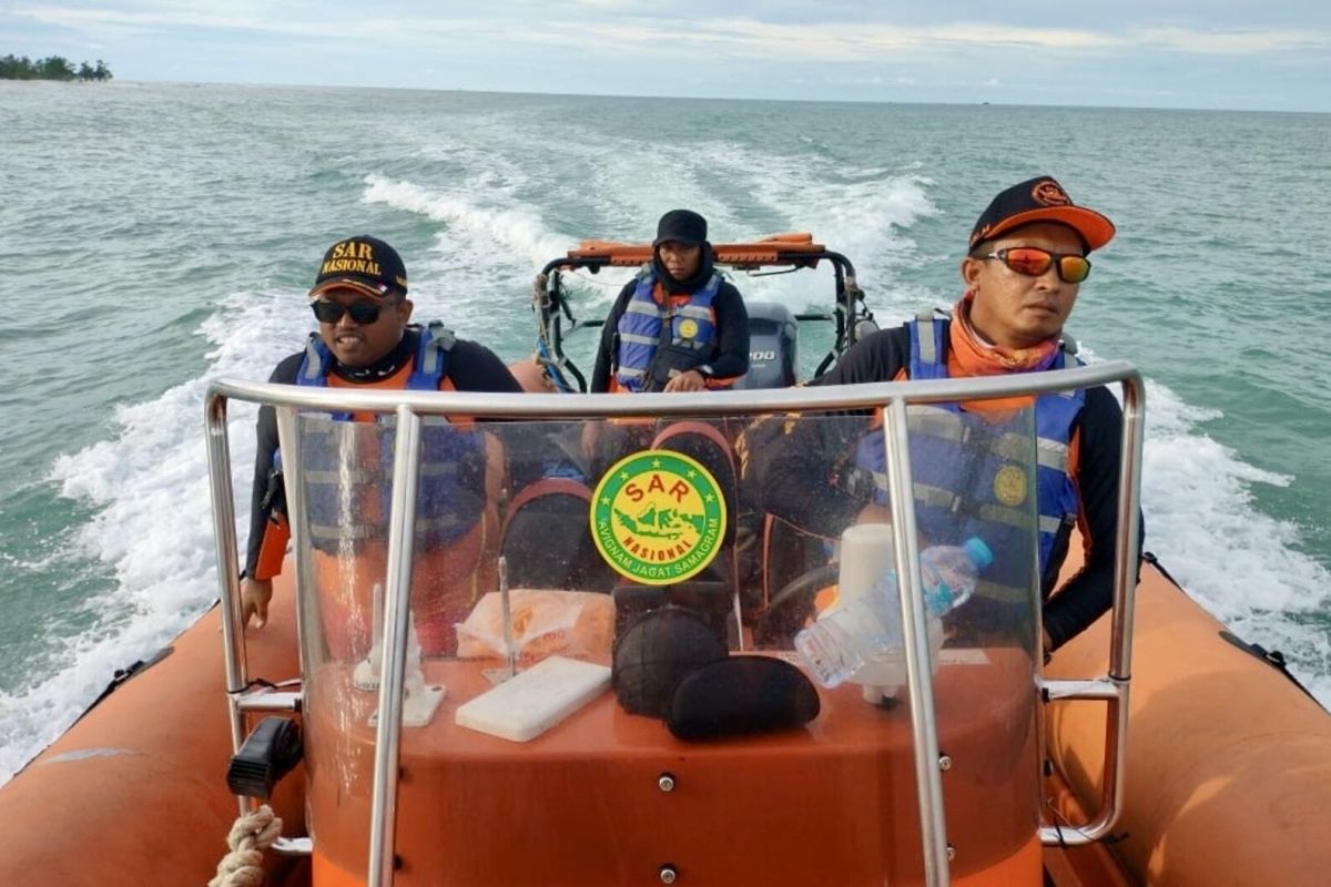 Tim SAR upayakan penyelaman cari nelayan tenggelam di Selat Sebuku