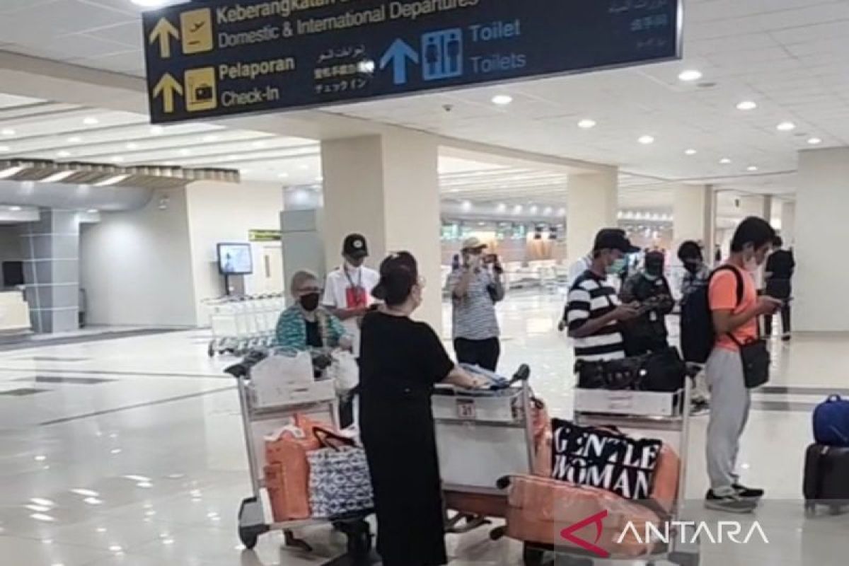 Bandara Sam Ratulangi di Manado tutup hingga Rabu siang dampak erupsi Gunung Ruang