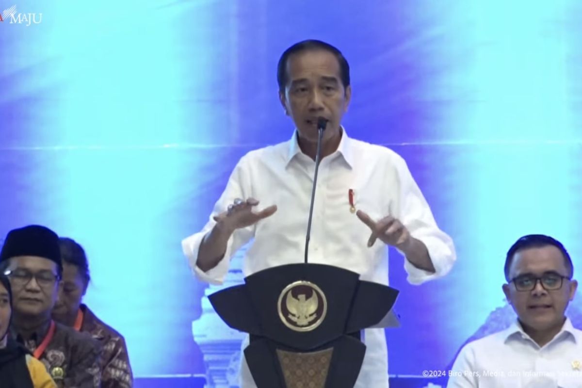 Jokowi serahkan 10.300 sertifikat tanah elektronik di Banyuwangi