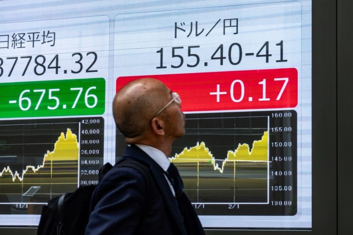 Pelemahan yen dikhawatirkan akan menyulitkan wisatawan lokal dan pemimpin bisnis Jepang