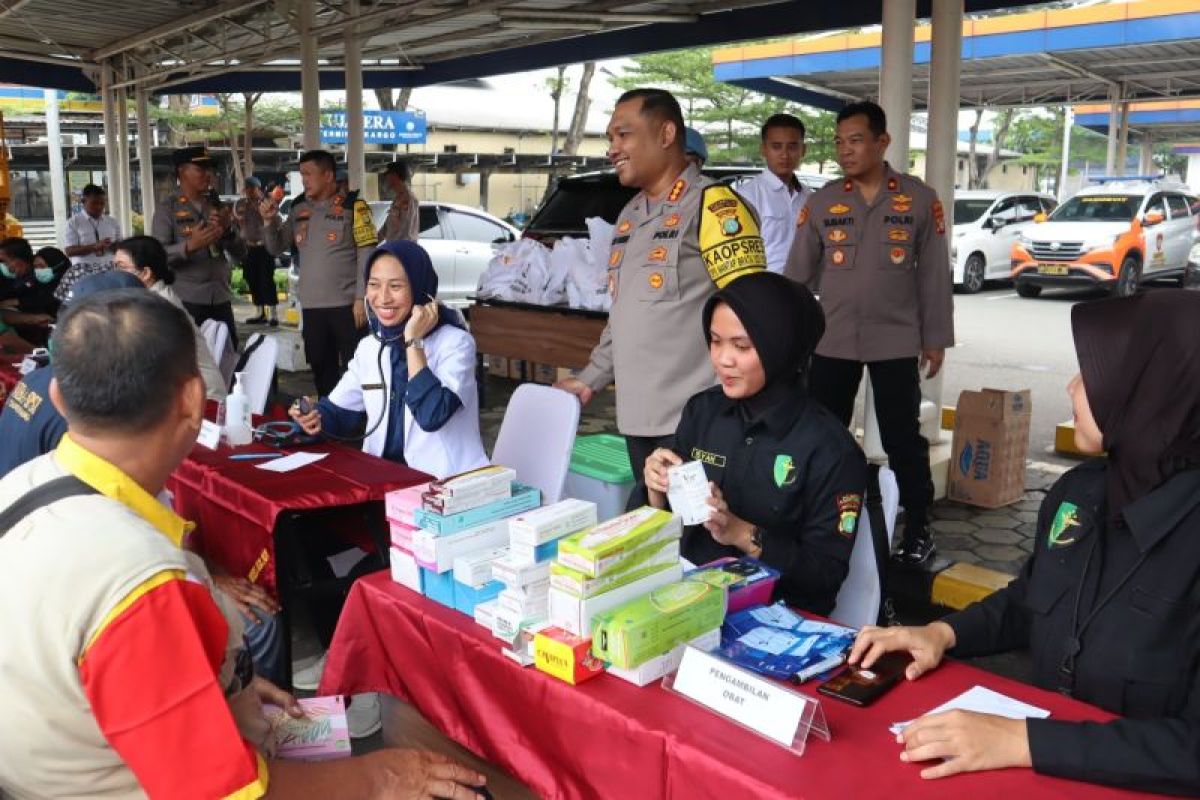 Peringati Hari Buruh, Polres Bandara Soetta gelar baksos dan bakkes