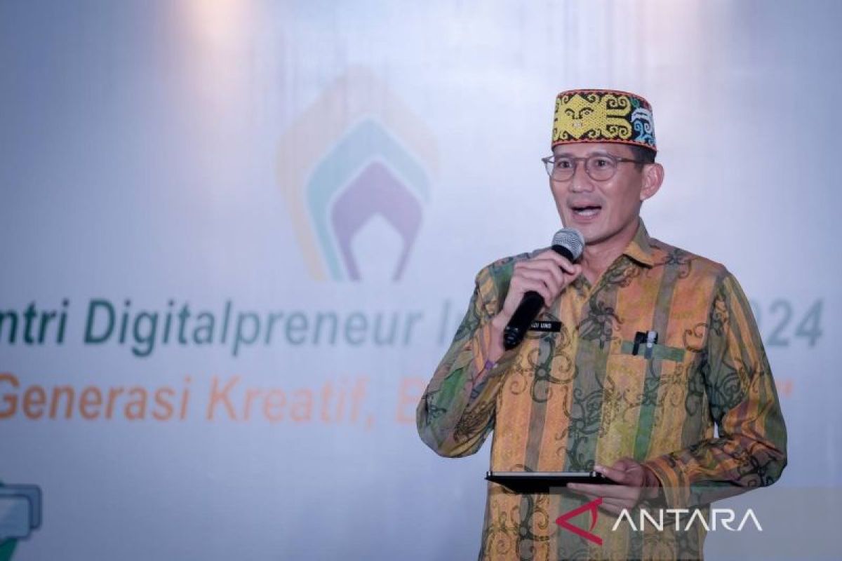 Menparekraf beri penguatan literasi digital bagi santri di Balikpapan