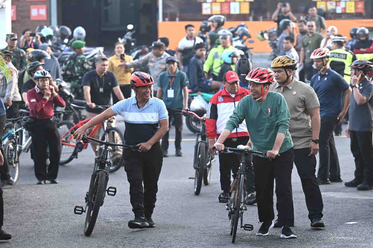 Mentan Amran dan Presiden Jokowi bersepeda sapa warga Mataram