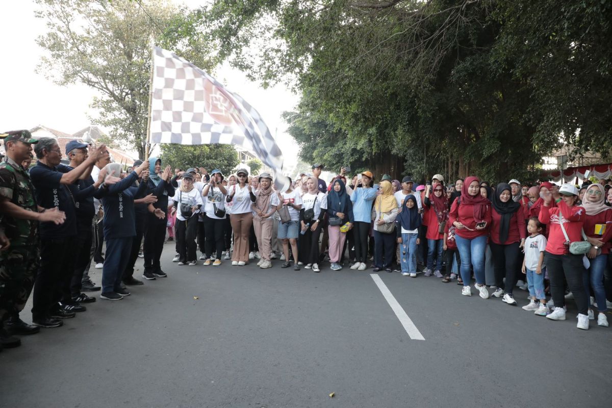 Peringati Hari Buruh,   Pemkab Sleman gelar Jalan Santai Tripatit