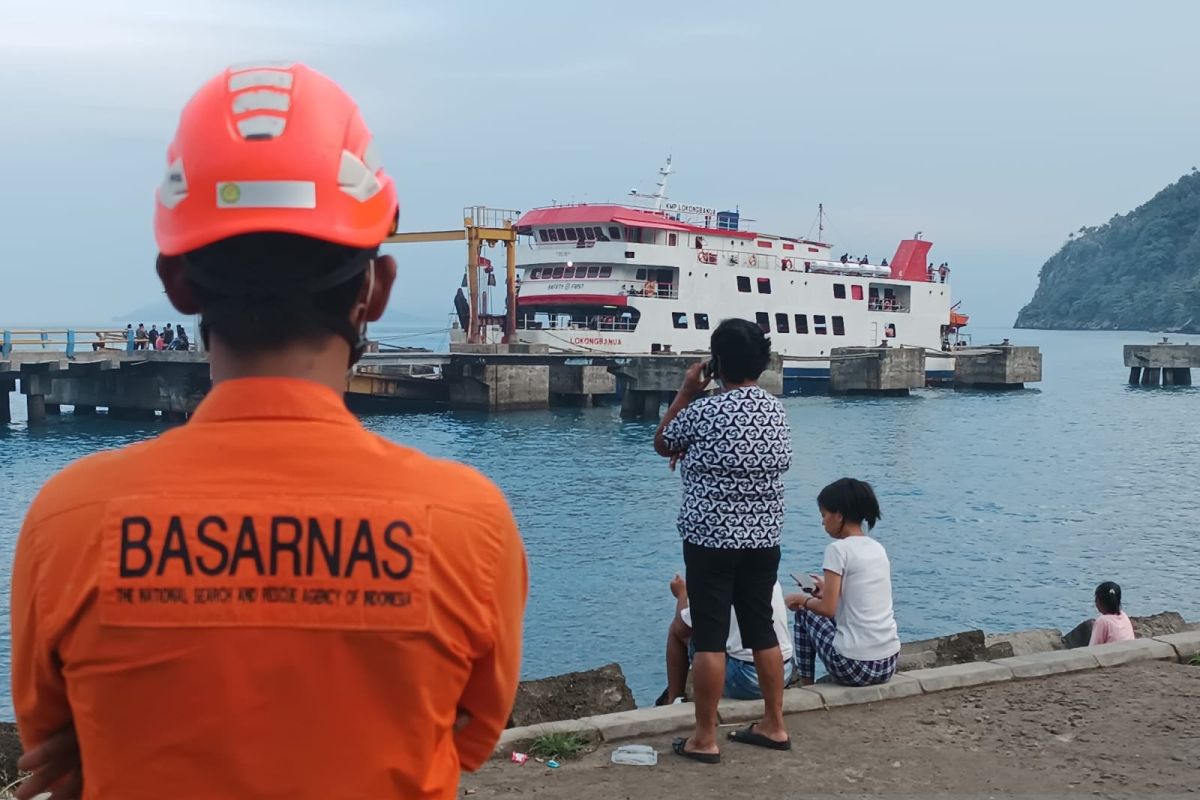 Warga Tagulandang dievakuasi KMP Lokongbanua menuju Siau pagi ini