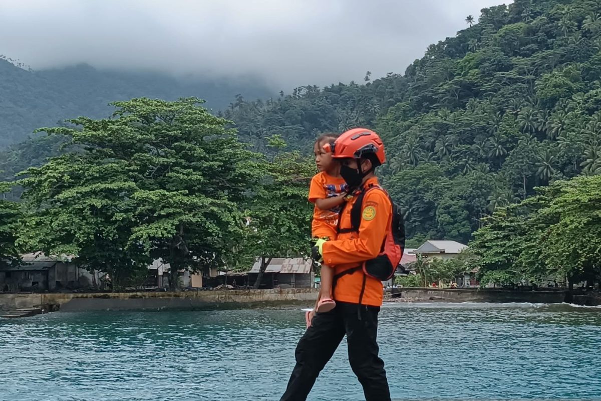 Kapal Basarnas KN SAR Bima Sena evakuasi 109 korban erupsi Gunung Ruang Sulut