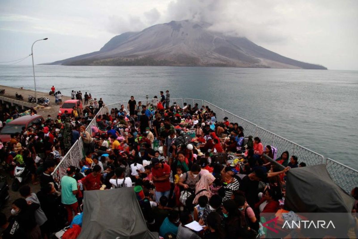 Kemarin, heatwave di Indonesia hingga relokasi warga terdampak erupsi