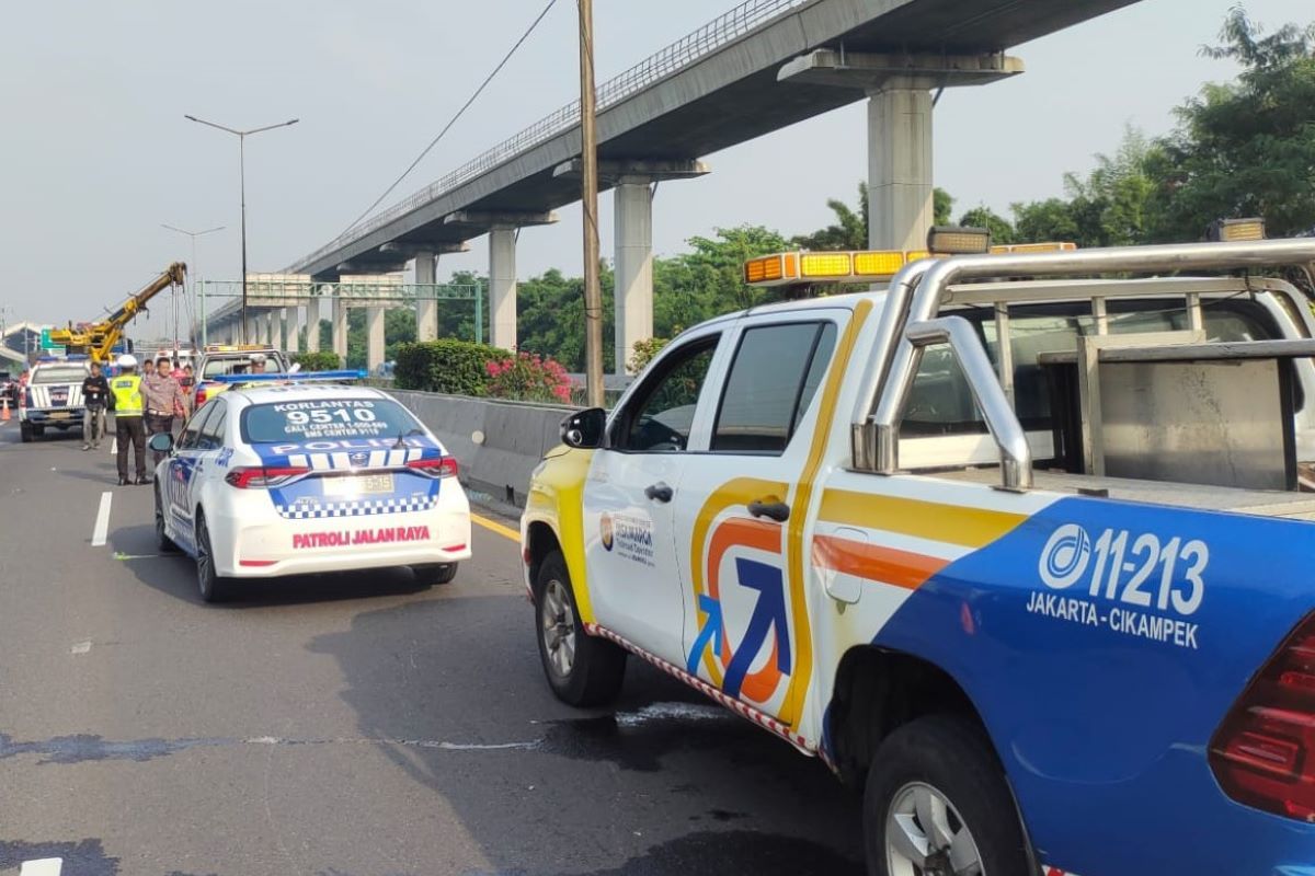 Jasa Marga respons cepat kecelakaan di KM 6 B Tol Jakarta-Cikampek pada Rabu pagi