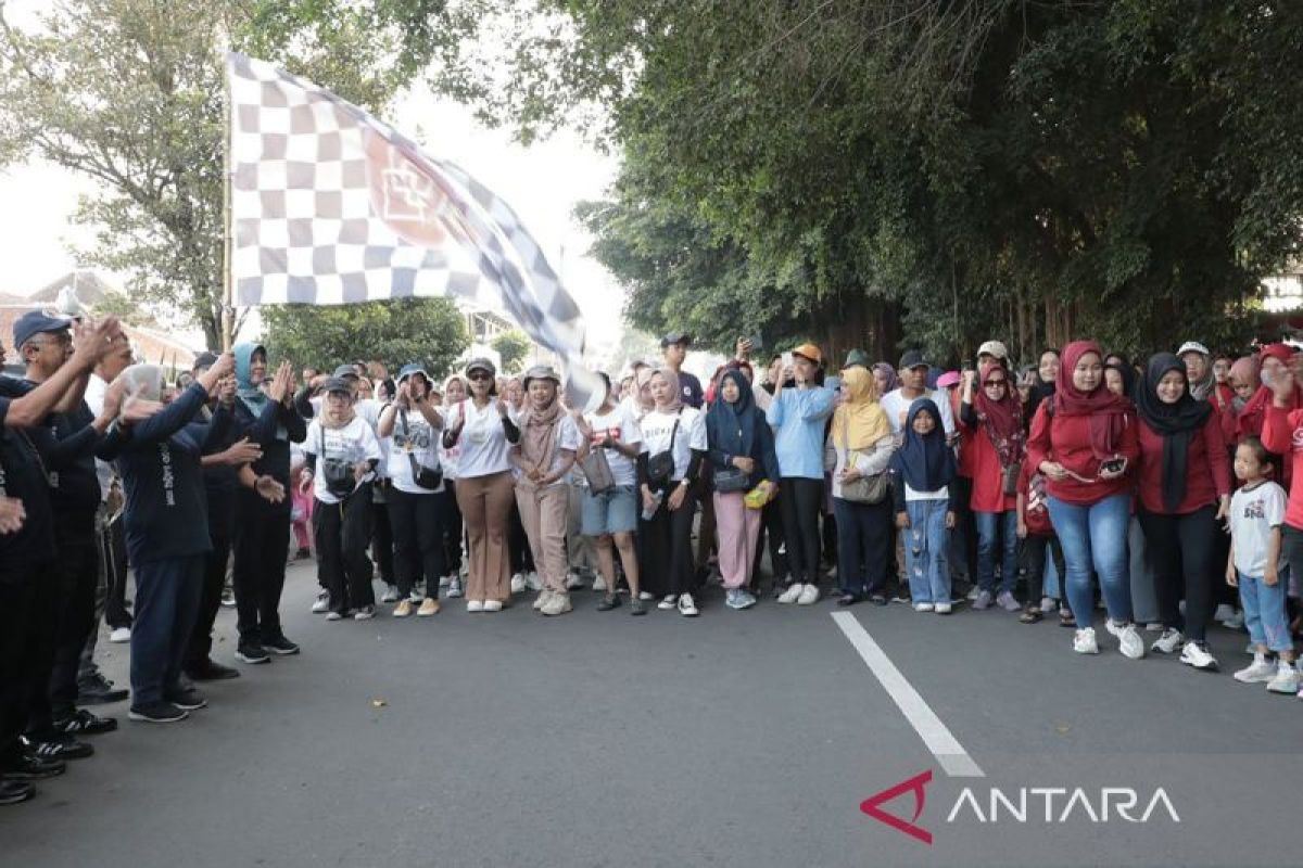 Ribuan buruh Sleman peringati May Day dengan Jalan Santai Tripartit