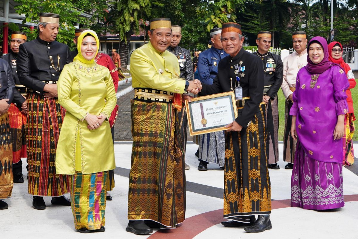 Peringatan Hardiknas tingkat Provinsi Sulawesi Selatan bertabur penghargaan